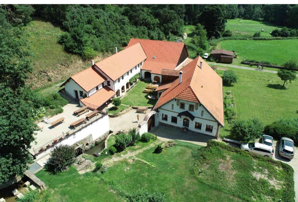 Hotel Trilety Mlyn Police  Zewnętrze zdjęcie