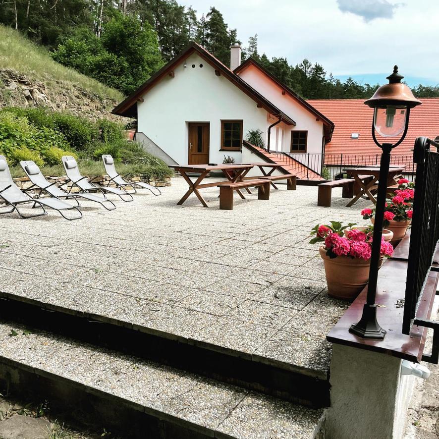 Hotel Trilety Mlyn Police  Zewnętrze zdjęcie