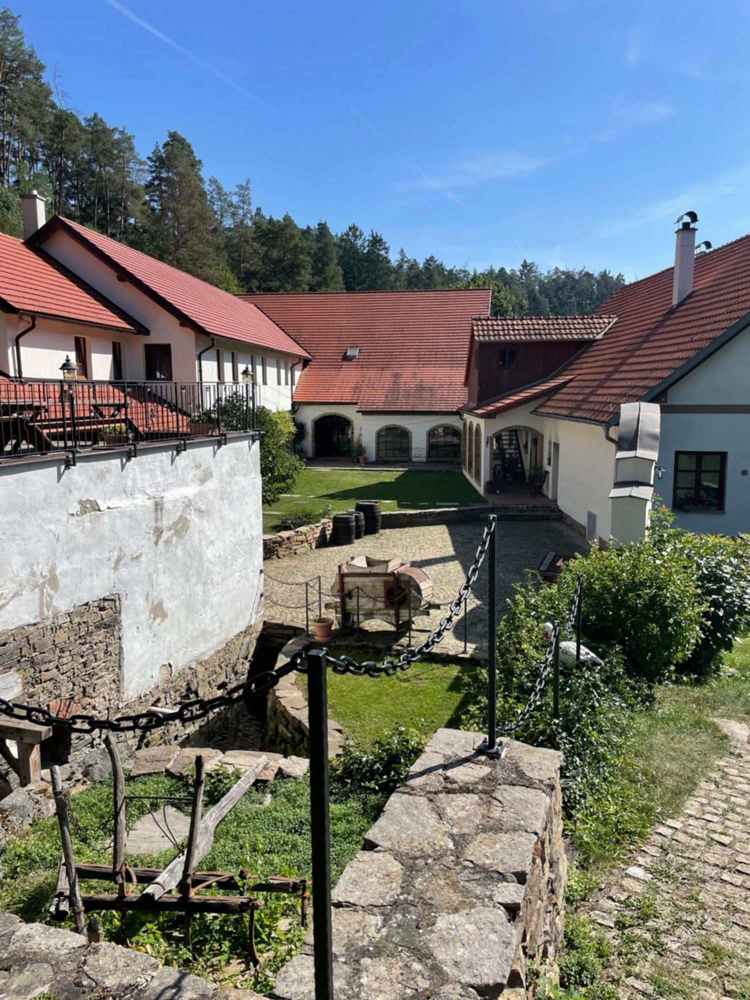 Hotel Trilety Mlyn Police  Zewnętrze zdjęcie