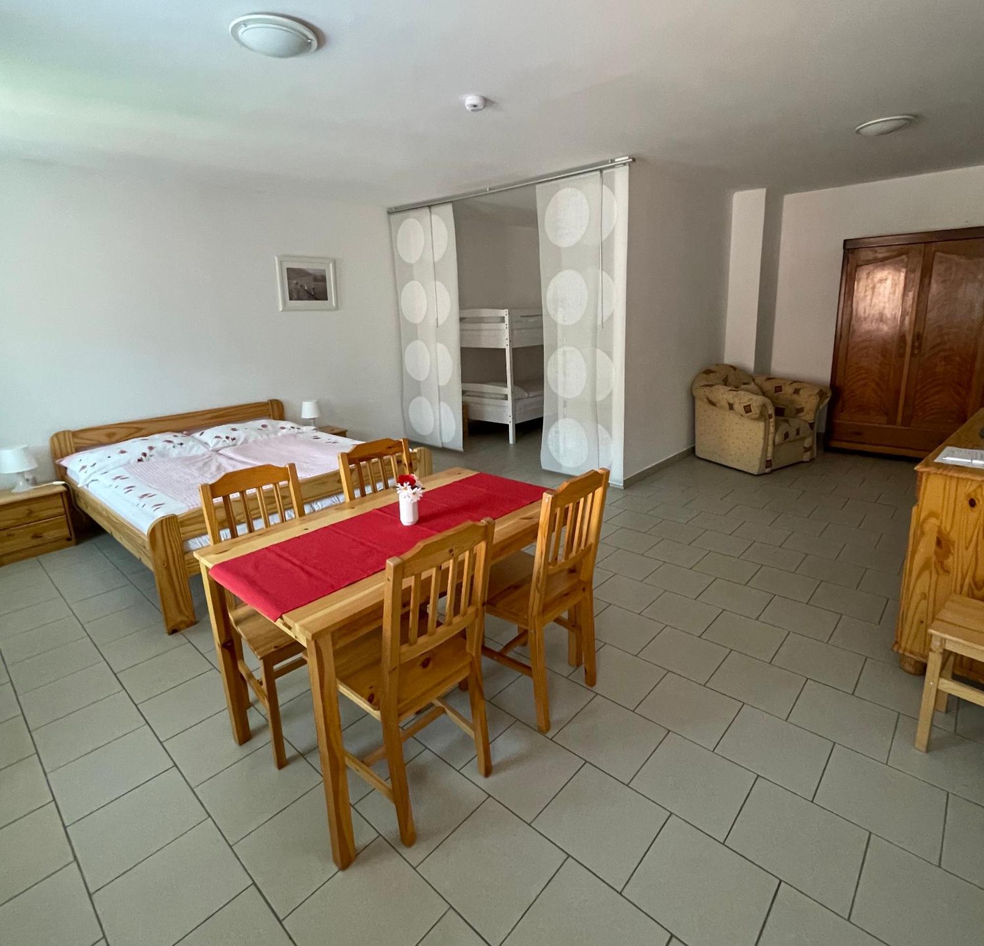 Hotel Trilety Mlyn Police  Zewnętrze zdjęcie